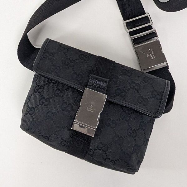 美品 グッチ ショルダーバッグ ボディバッグ GGキャンバス ウエストバッグ GUCCI クロスボディ レザー 斜め掛け