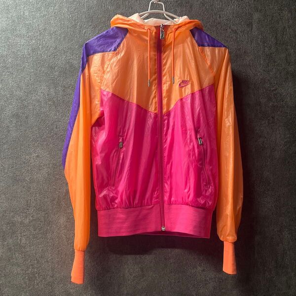 新品!80/S NIKE ナイキマウンテンパーカー 薄め ナイロンジャケット ピンク レディース