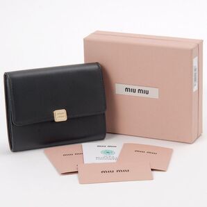 《現行品》ミュウミュウ miumiu 折り財布 レザー ヴィッテロダイノ 新作 新品 ブラック