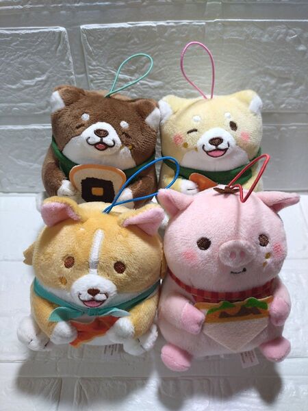 【新品.未使用!コンプリート】忠犬もちしばもぐもぐパンぬいぐるみマスコット4個