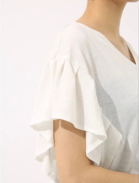 新品未使用タグ付き AZUL by MOUSSY フレアフレンチスリーブTEE VネックTシャツ オフホワイト Sサイズ