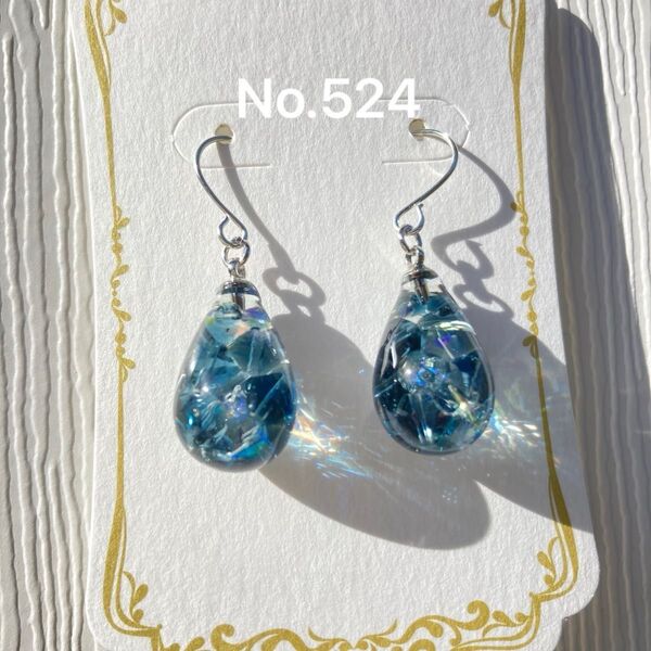 No.524 レジン ハンドメイド ピアス ハンドメイドアクセサリー スワロフスキー キラキラ 揺れる しずく 雫