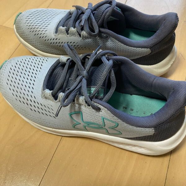 Under Armour キッズ スニーカー グレー/ターコイズ 24㎝