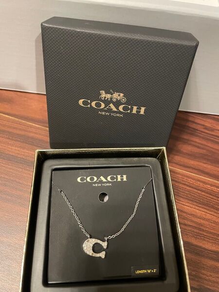 【COACH】Cロゴ ネックレス(シルバーカラー)