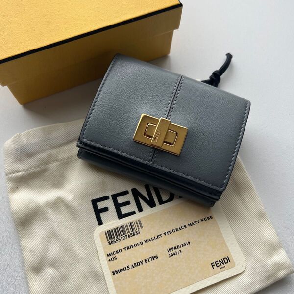 241 極上美品 FENDI フェンディ ピーカブー 3つ折り財布