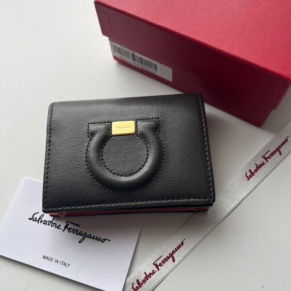224 極上美品 Ferragamo サルバトーレフェラガモ 2つ折り財布