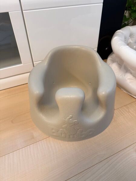 Bumbo バンボベビーソファー 専用ベルト入り (サンドベージュ) ベビーシート ローチェア