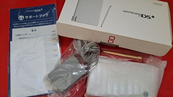 Nintendo DSi ホワイト 本体 【箱・説明書・付属品あり】