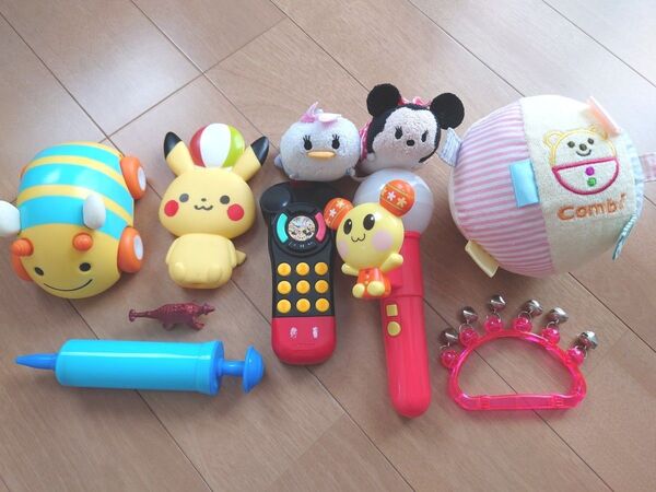 赤ちゃん おもちゃ ピカチュウ うーたんマイク ミッキー 音が出るリモコン 鈴 ハチのプルバックカー 音が出るおもちゃ COMBI