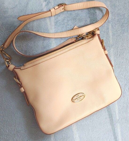 COACH 斜め掛け ピンクベージュ ショルダーバッグ