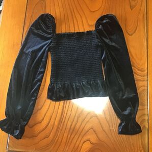 ベルベット トップス パフスリーブ シャーリング 黒 akmk