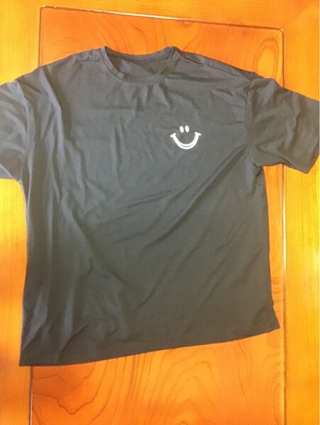 Tシャツ 黒 スマイル ワンポイント