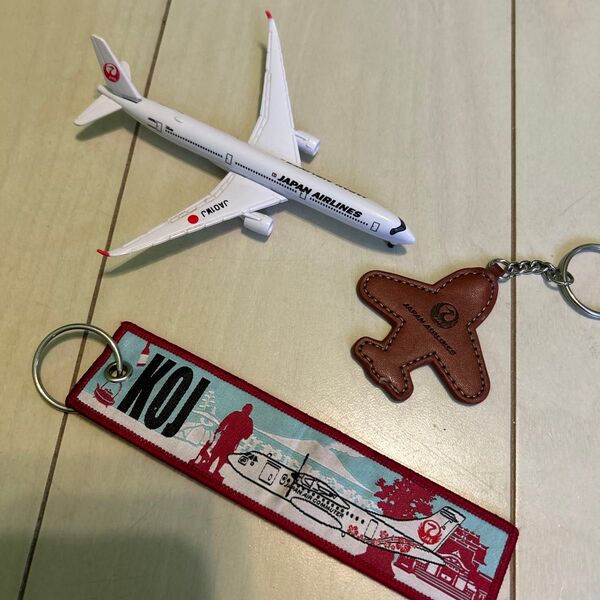 JAL キーホルダー フィギュア JA01WJ 訳あり 汚れあり 飛行機グッズ