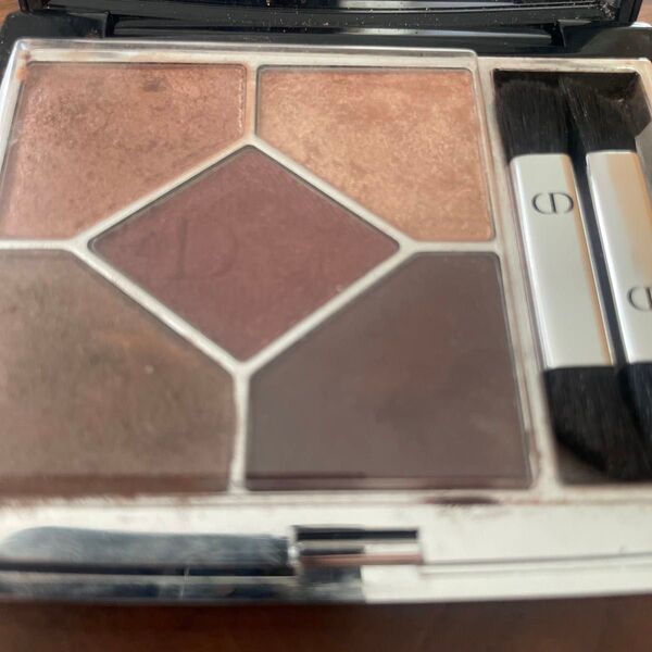 Dior 5 Couleurs eyeshadow サンク クルールクチュール 689