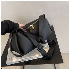 ショルダーバッグ レディース 横型 ブラック 黒 軽量 PUレザー 柔らかい