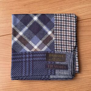 【新品】TRUSSARDI トラサラルディ メンズハンカチ やや大きめ 紳士用 大判ハンカチ