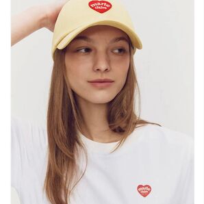 新品タグ付きmarie claire イエロー ハート型ロゴ キャップ