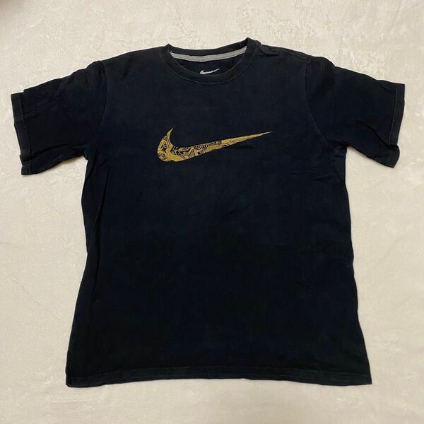 NIKE Tシャツ ブラック ゴールドロゴ