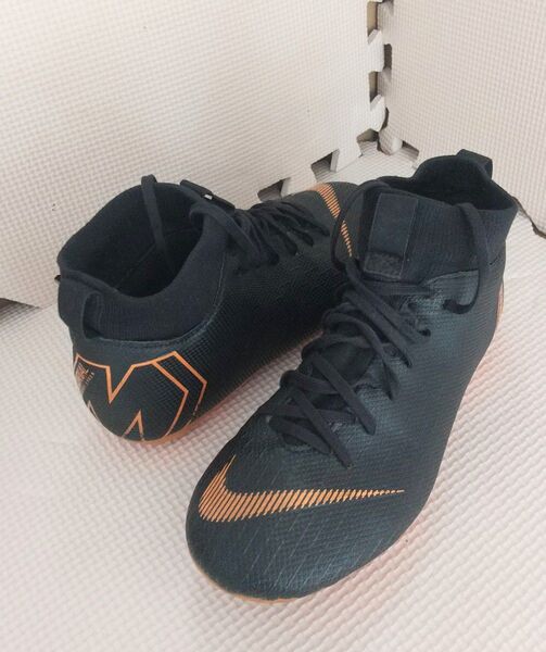ナイキ スーパーフライ 6 アカデミー GS HG ジュニア(ブラック×オレンジ) 21cm NIKE。2300円に値下げ改定