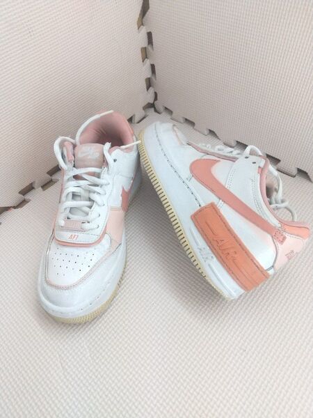 NIKE ナイキAIR FORCE 1 SHADOW 22.5cm 白×ピンク。4800円を4400円に値下げしました。