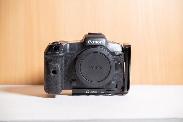 Canon EOS R5 ボディ L字プレート付き