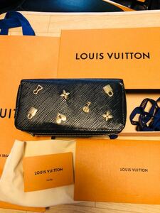 01LV★Louis Vuitton★おしゃれ★完売品★ルイヴィトンエピ★ラブロック★黒★中古品★長財布★本物★表面キズあり