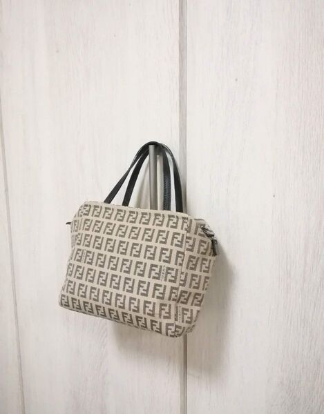 非常に美品。FENDI フェンディ ズッカ柄 ミニバッグ