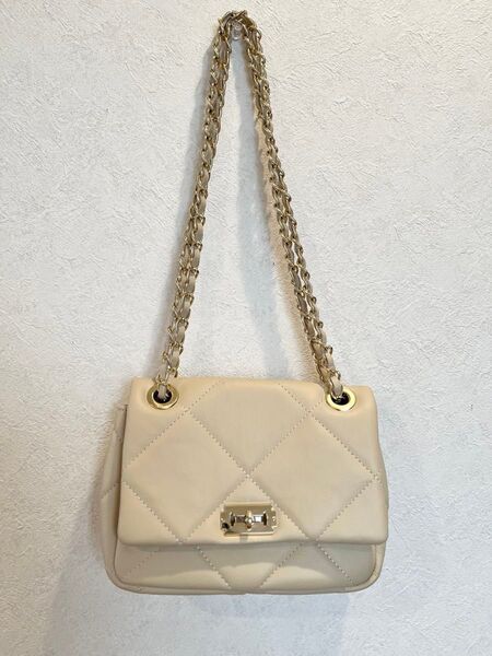 【週末限定価格】【美品】MILOS レザー キルティングチェーンショルダーバッグ ベージュ