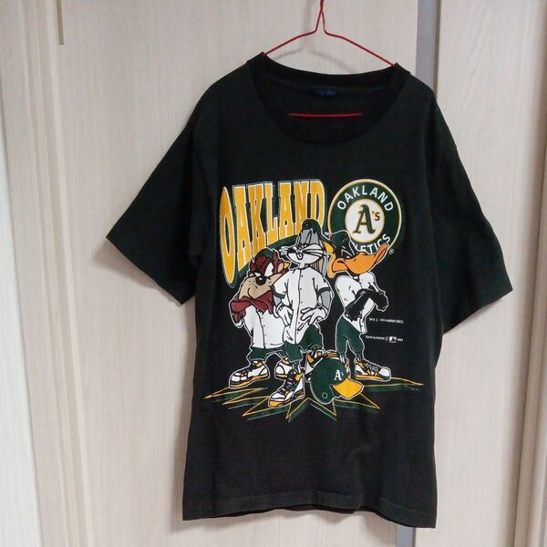 ★OAKLAND ATHLETICS×ルーニーテューンズ Tシャツ★