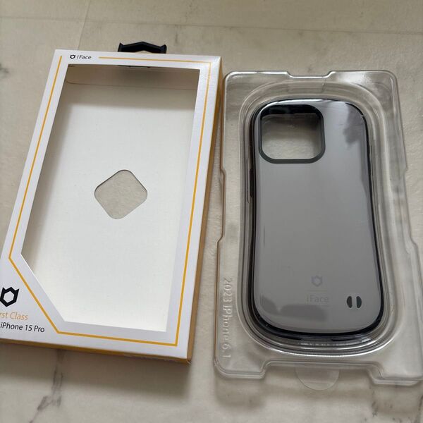 美品iFace First Class iPhone15 Proケース