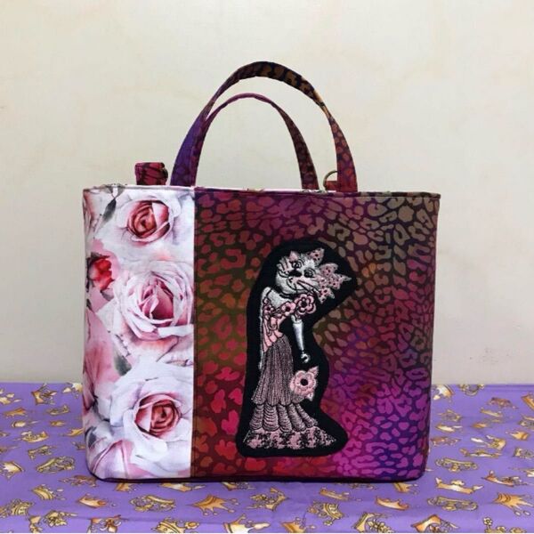 【新品未使用】同梱200円割/ロラライハリス/キャットウーマン刺繍巾着付きバッグ/USAコットン使用/ハンドメイド