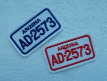 (2枚セット)ナンバープレート サインボード『AD-2573』 アリゾナ 刺繍 ニューヨーク ワッペン/USA アメリカ 70s おしゃれ 415_画像1