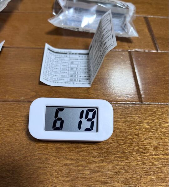 コンパクト 置き時計 デジタル時計 単4電池式