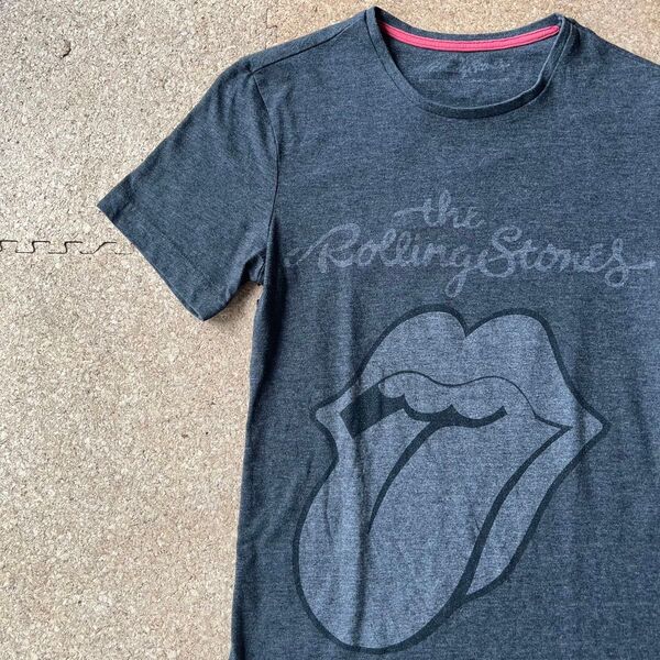 【The Rolling Stonesローリングストーンズ・Tシャツ】チャコールグレーベース×黒
