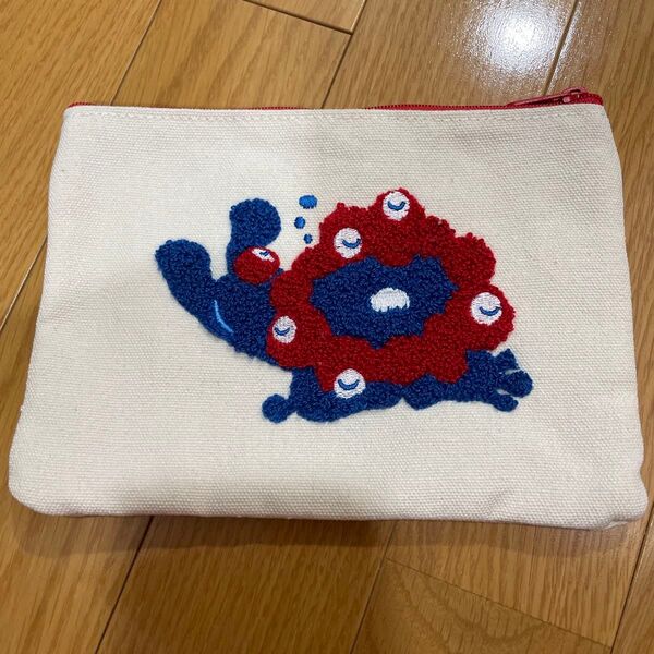 ミャクミャク ポーチ 刺繍