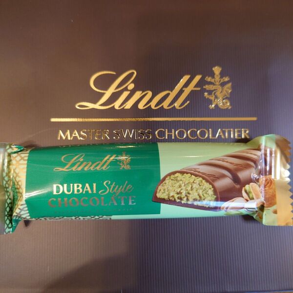 Lindt リンツ ドバイスタイル チョコレートバー 1本