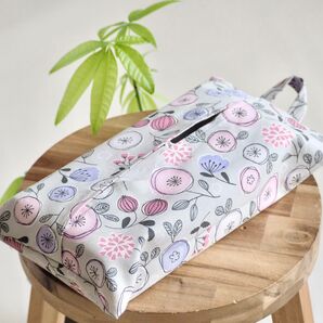 まるいお花 グレー 吊り下げティッシュケース