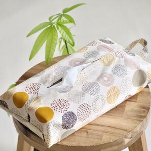 北欧調とことんシンプルなオックスプリント 生成地×茶 吊り下げティッシュケース