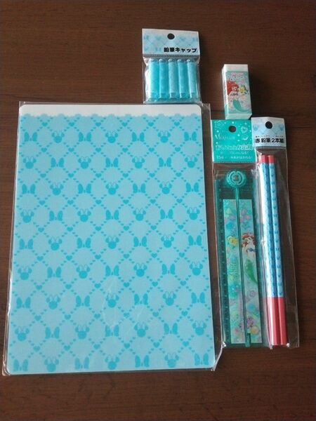 新品 未使用 ディズニー商品 消しゴム 下敷き 鉛筆キャップ ディズニー 赤鉛筆 可愛い 定規 5点セット 定価1012円