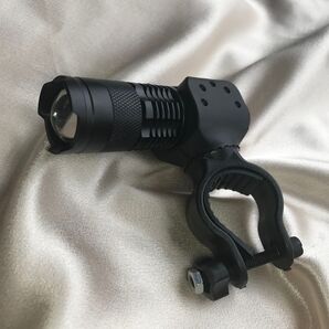 ♪♪自転車 ライトホルダー、ZOOM 赤く光るLEDライトセット♪♪