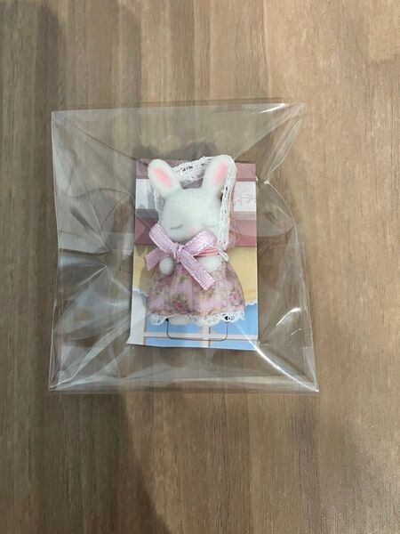 新品 シルバニアファミリー しろウサギの小さい赤ちゃん ねんね