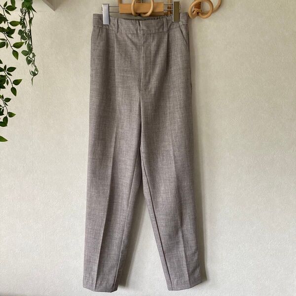 GUセンタープレステーパード パンツ グレー