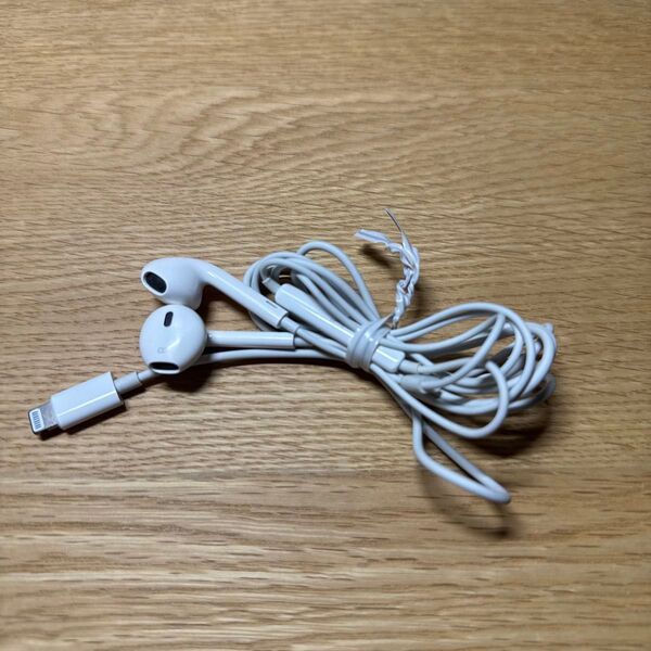 Apple Earpods Lightningコネクタ 純正イヤホン