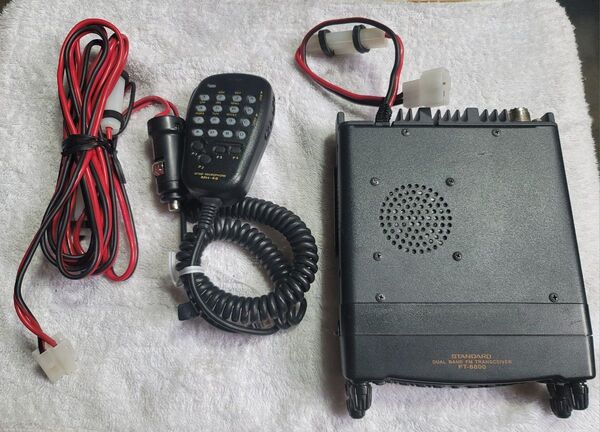 【YAESU】使用期間少 STANDARD FT8800 モービル機 20 W 144/430MHz