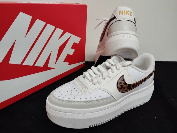 新品25cmナイキコートビジョンアルタホワイトレッドエアフォース1AF1好きに厚底スニーカーNIKEレディース