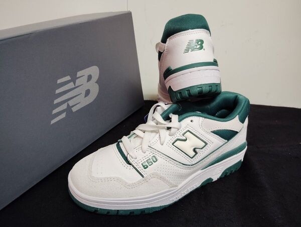 新品24cmニューバランス newbalanceBB550STAレディーススニーカーホワイトグリーン白緑