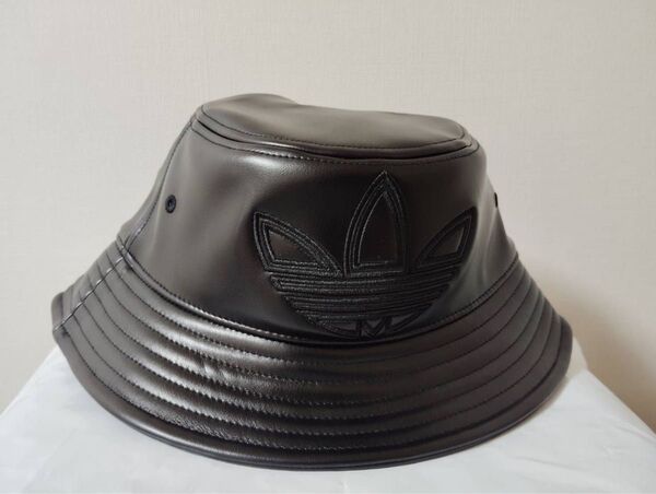 新品アディダスオリジナルスadidas 帽子 ハット アウトライン トレフォイル入りポリウレタン バケットハットブラック黒キャップ