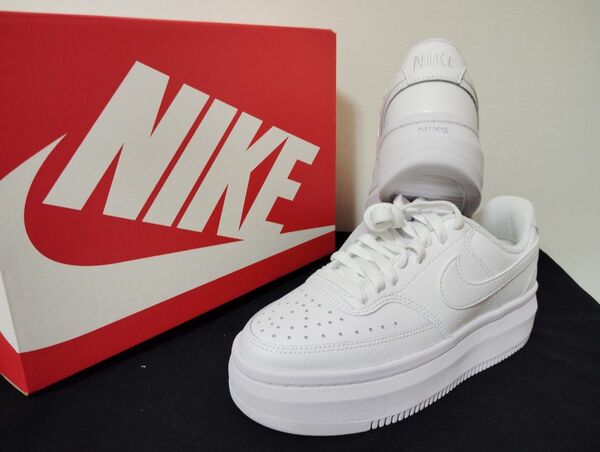 新品23.5ナイキコートビジョンアルタホワイト白COURTVISIONエアフォース1AF1好きに厚底スニーカーNIKEレディース