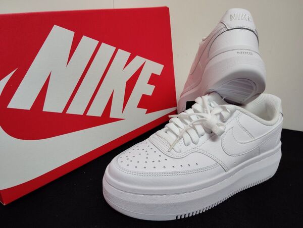 新品24.5ナイキコートビジョンアルタホワイト白COURTVISIONエアフォース1AF1好きに厚底スニーカーNIKEレディース