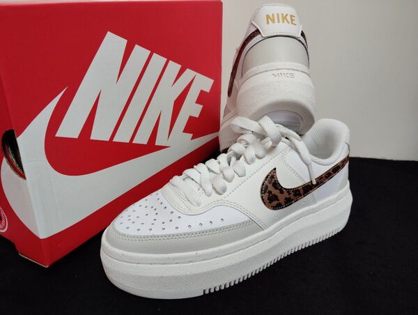 新品23cmナイキコートビジョンアルタLTRヒョウ柄豹柄レオパード柄エアフォース1AF1好きに厚底スニーカーNIKEレディース